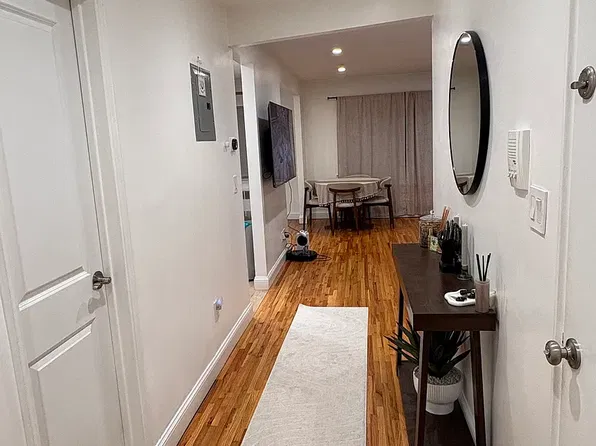 25-52 43rd St #3, Astoria, NY 11103