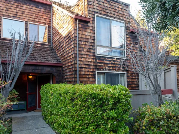 2 Peter Coutts Cir, Stanford, CA 94305