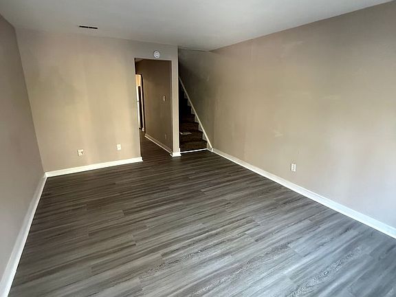 2nd image of 89 Park Vallei Ln