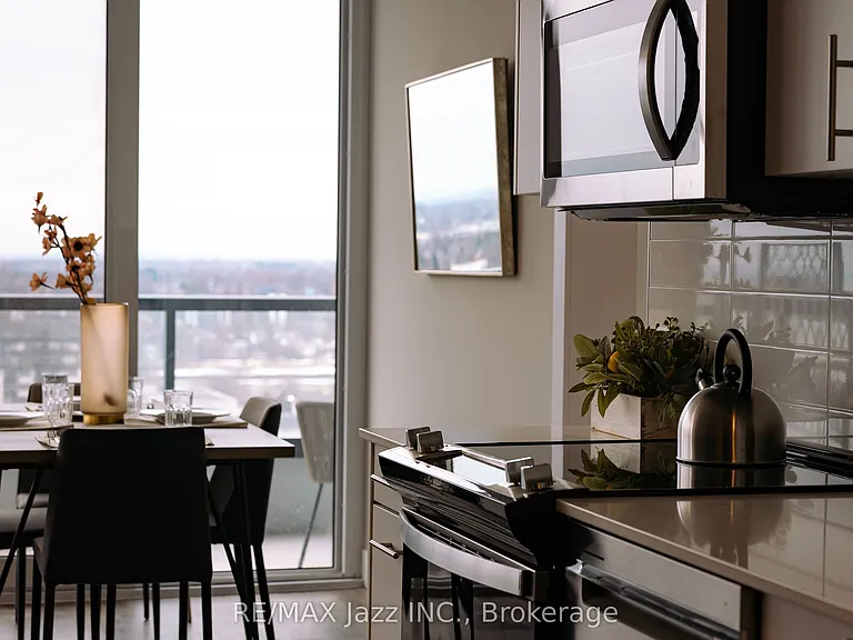 80 Bond St E #606 — Photo 24
