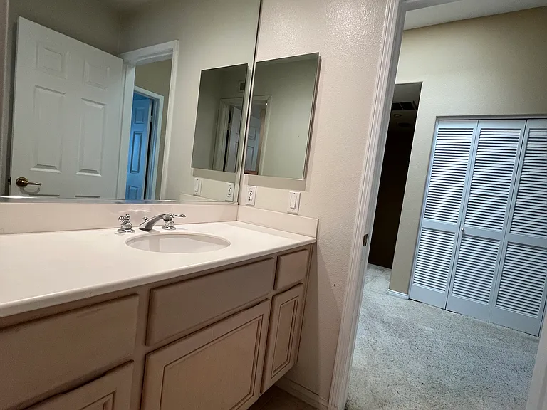 2433 Oneida St #1 — Photo 29