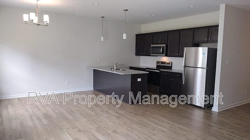 3 bed, 2.5 bath, 1513 sqft, $2,400 — Photo 4