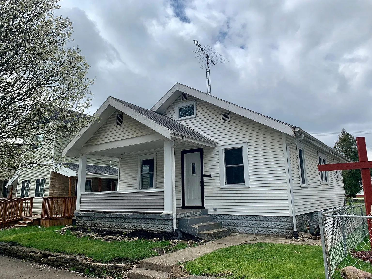 2 bed, 884 sqft, $800 — Photo 1
