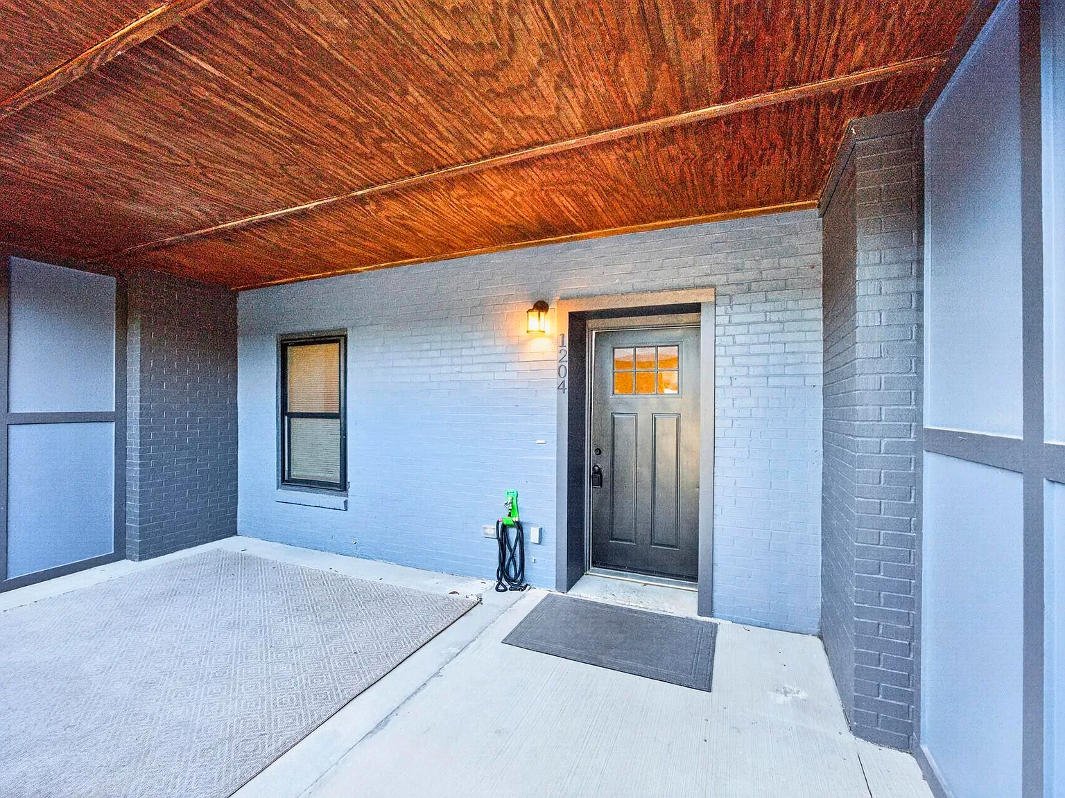3 bed, 2.5 bath, 2637 sqft, $2,995 — Photo 2