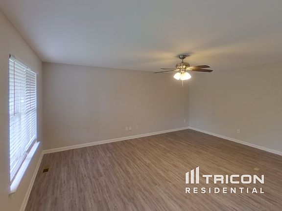 4th image of 4907 Court Dr