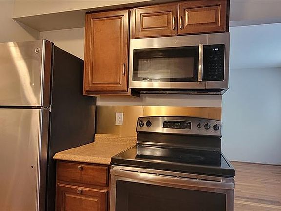 5th image of 4 Glenwood Ave APT A7