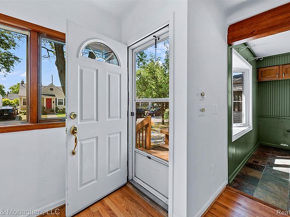 3rd image of 727 Wordsworth St