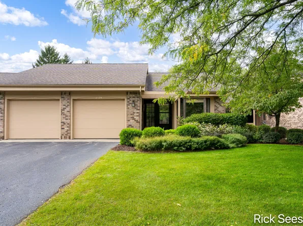 1379 Suncrest Dr NE, Grand Rapids, MI 49525
