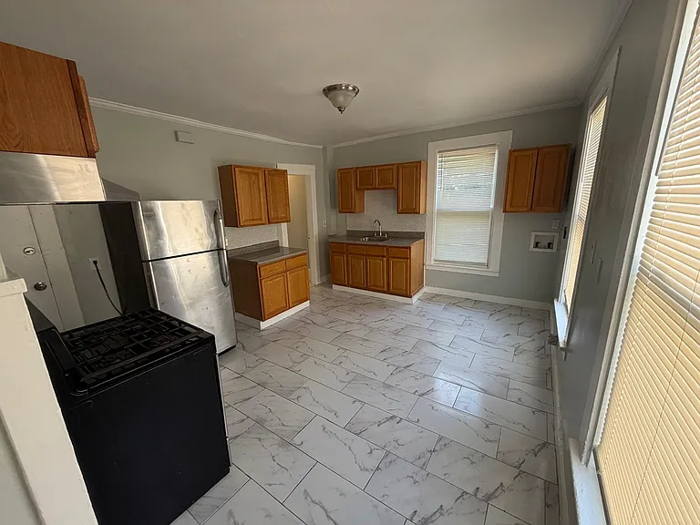 611 Elm St #2 — Photo 8