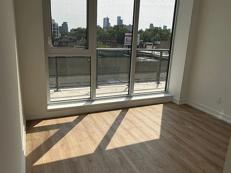 500 Dupont St #315 — Photo 18