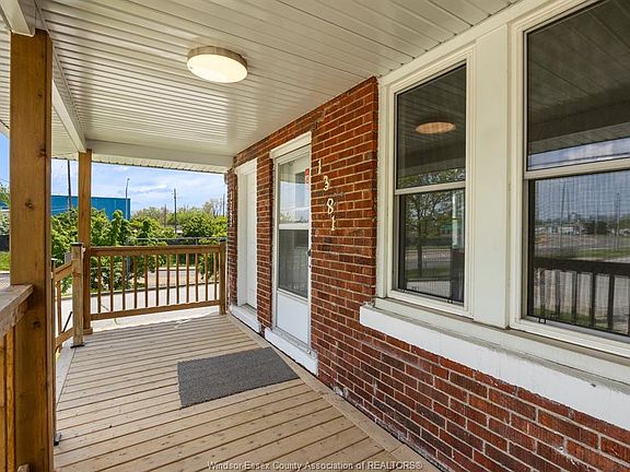 3rd image of 83 Wellington Ave #1381
