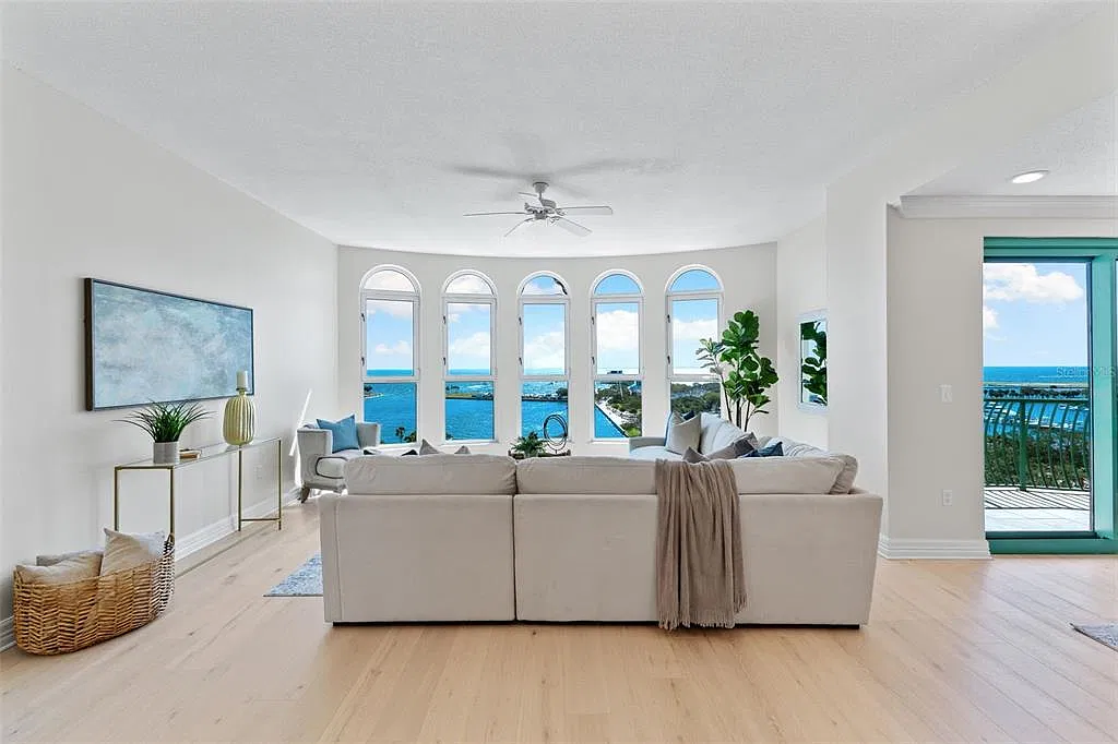 3 bed, 2.0 bath, 2600 sqft, $8,500 — Photo 3