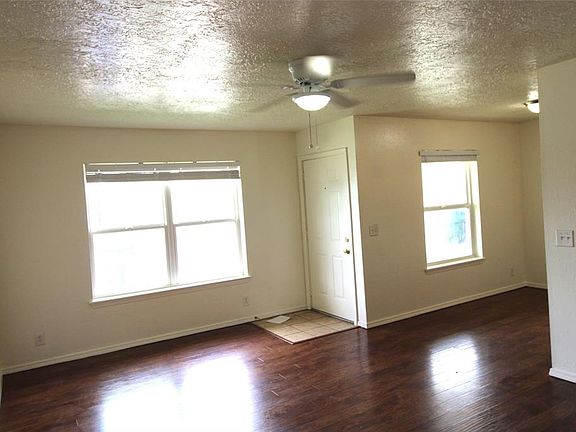 4th image of 1308 Glen Oaks Ct