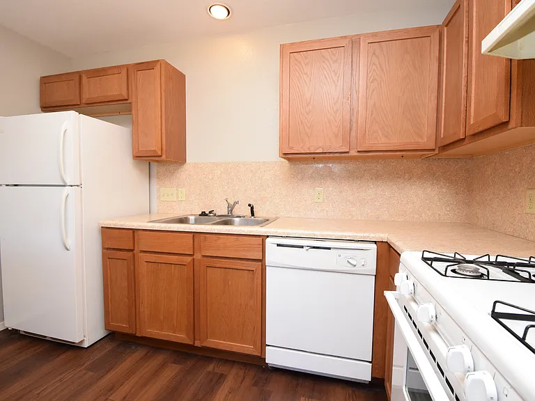 10811 Lanshire Dr — Photo 7