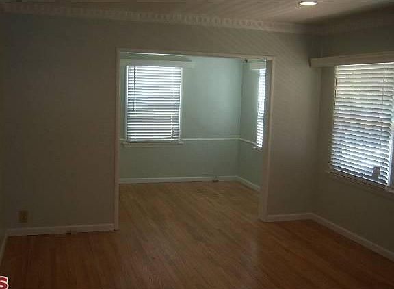 5th image of 2912 Sanborn Ave