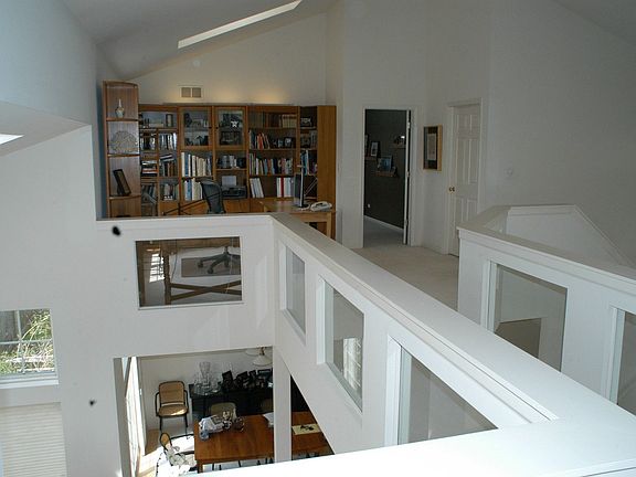 5th image of 1118 Oxford Ct