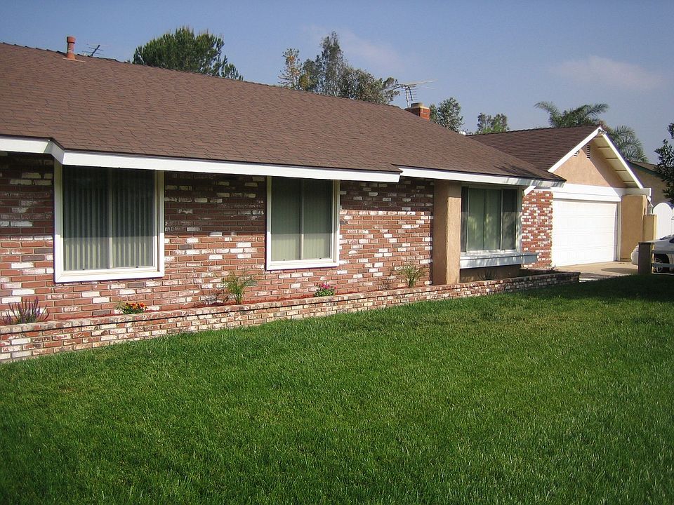Beautiful front lawnw/ manicured flower bed