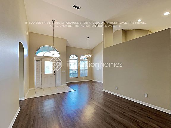 3rd image of 958 Chamberlin Trl
