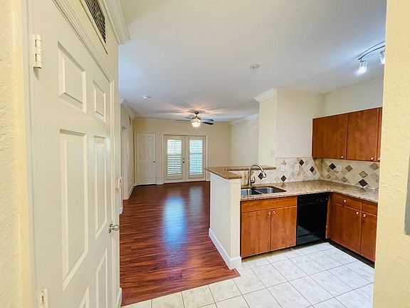 4th image of 304 E South St Unit 4020