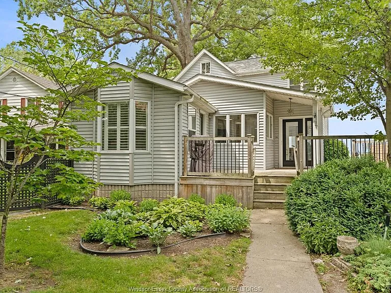 12746 Riverside Dr E — Photo 1