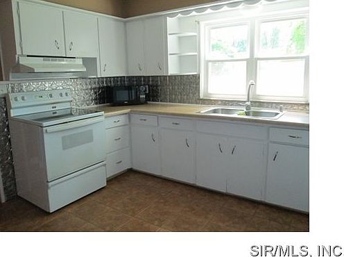 1st image of 93 Dell Ave