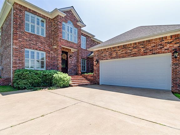 2nd image of 225 Lakeview Ln