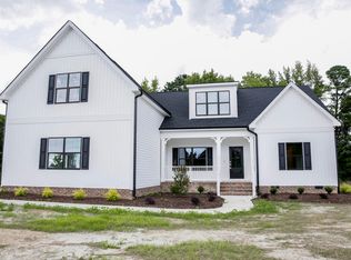 210 Diamond Creek Dr, Zebulon, NC 27597
