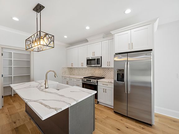 4th image of 1329 Condon St