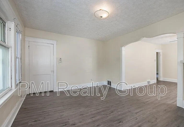 1459 E 134th St #UP — Photo 2