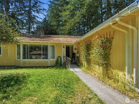 2nd image of 527 Ranger Drive SE