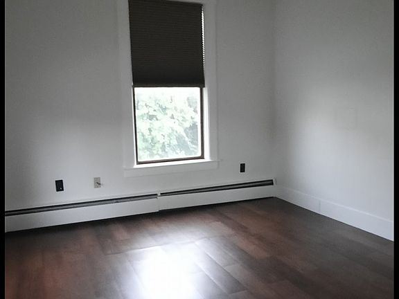 3rd image of 4 Crossfield St #5