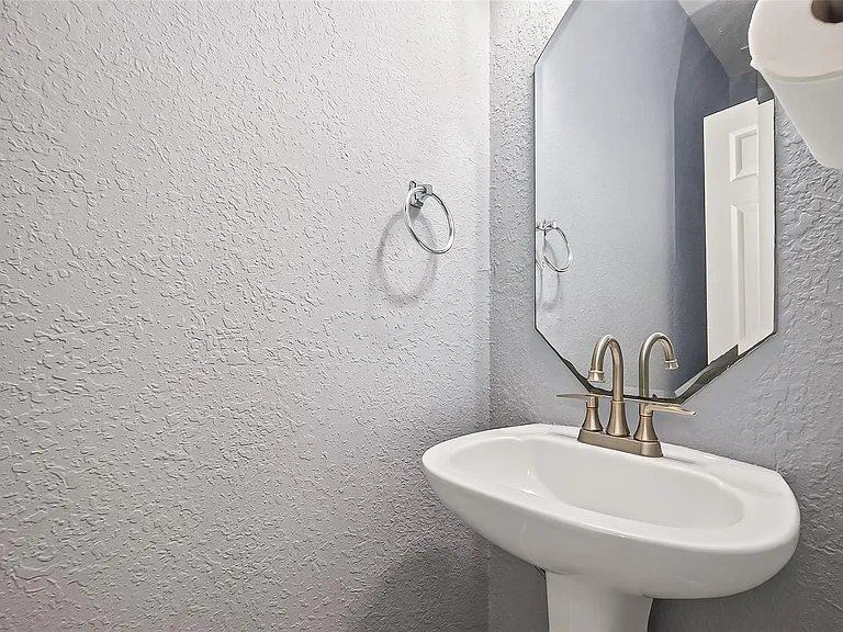 9526 Heflin Colony Dr — Photo 26