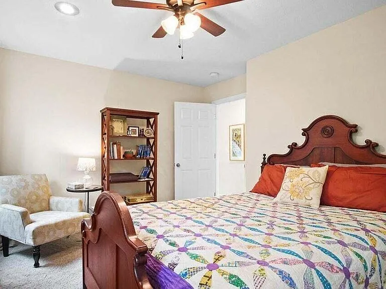401 N Village Cir — Photo 20
