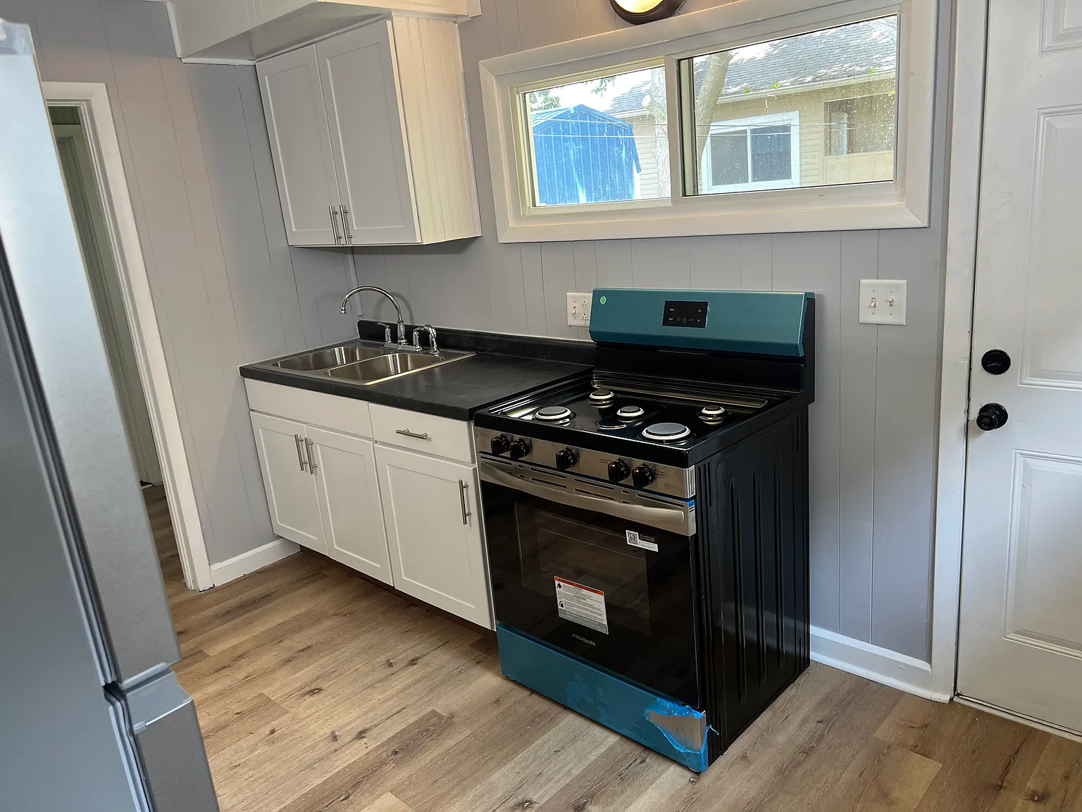 5 bed, 2100 sqft, $2,495 — Photo 2