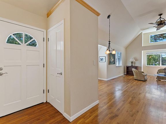 3rd image of 425 Sandalwood Dr