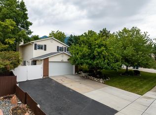9887 S Wimbleton Dr, Sandy, UT 84092