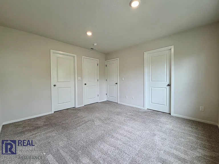 873 N 19th Ave — Photo 10