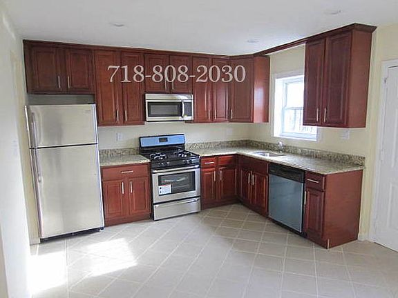5th image of 828 E 223rd St