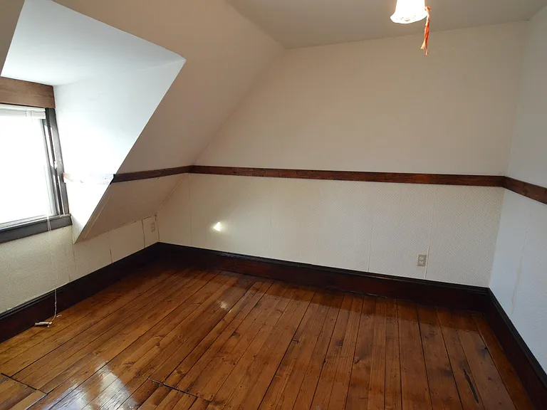 84 Crescent Ave — Photo 17