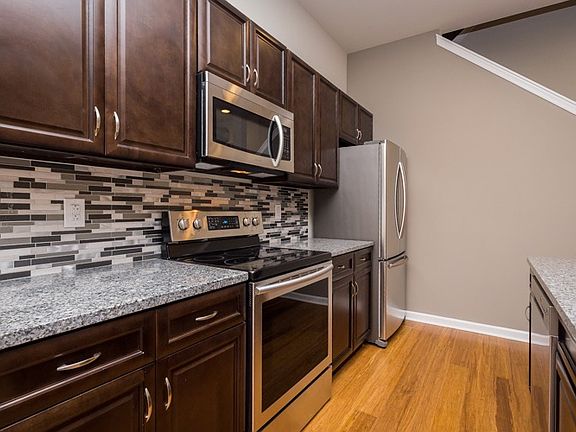 4th image of 2422 Frankford Ave #6