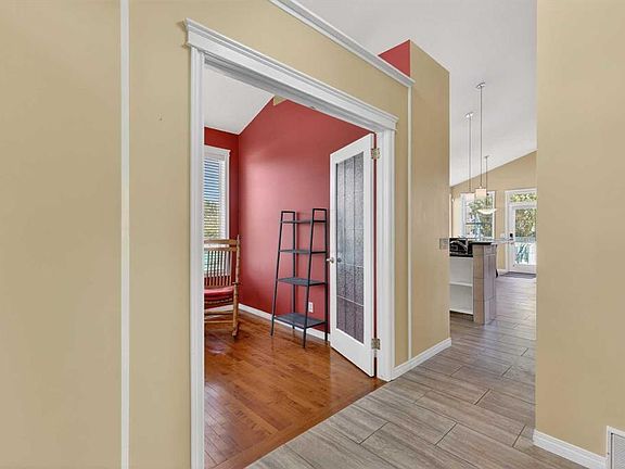 5th image of 118 SW Invermere Dr