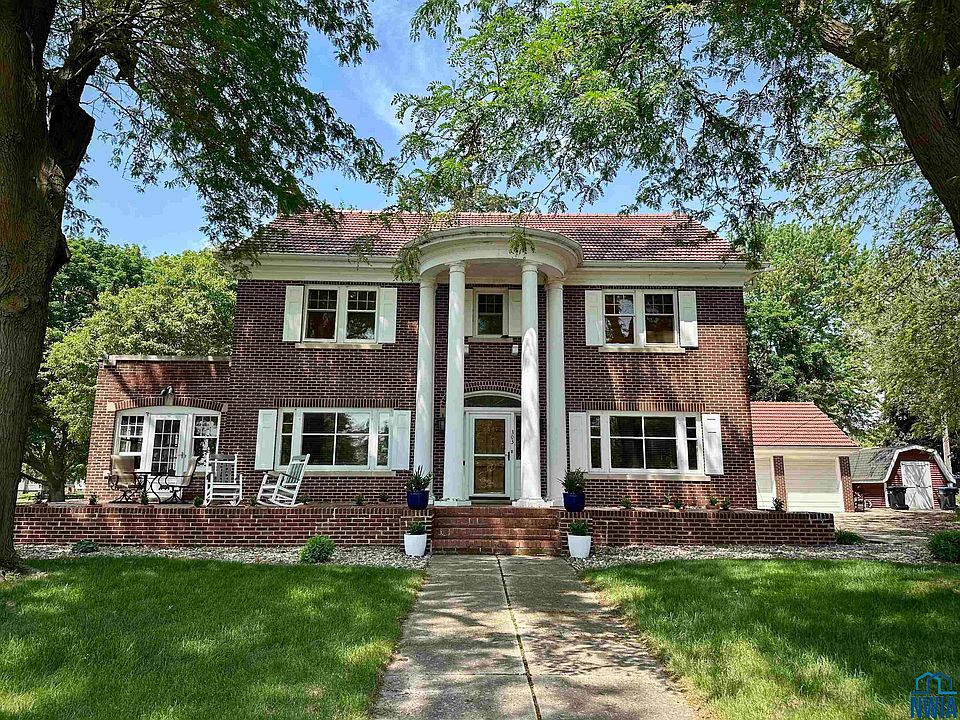 1st image of 303 E Lakeshore Dr