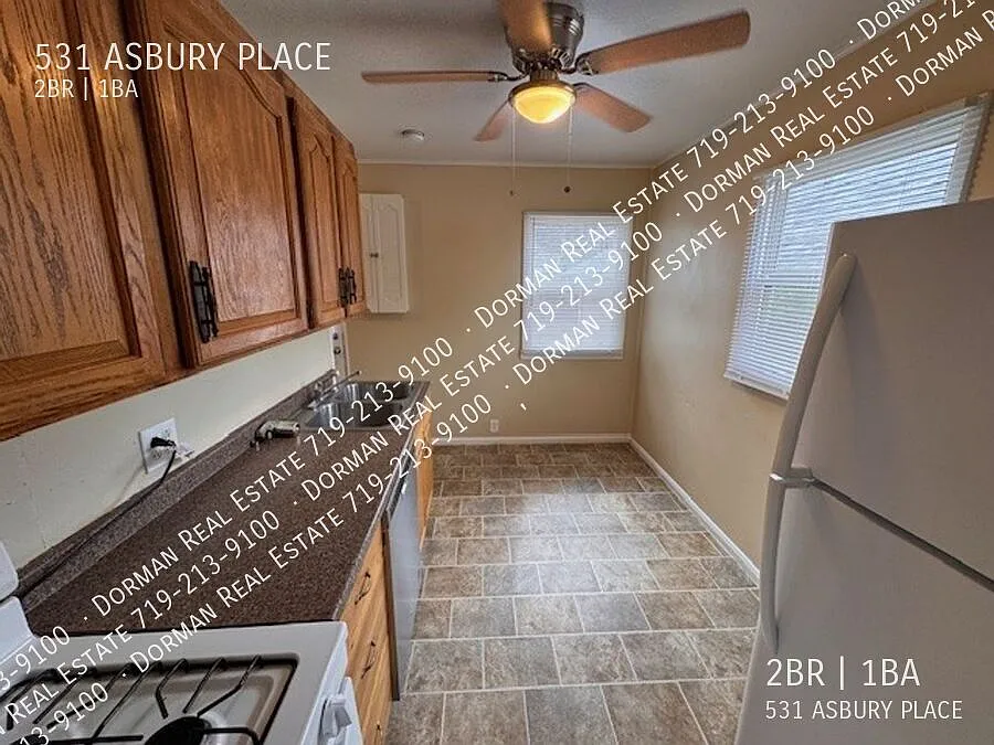 Charming 2 Bedroom Rancher With 2 Car Garage — Photo 4