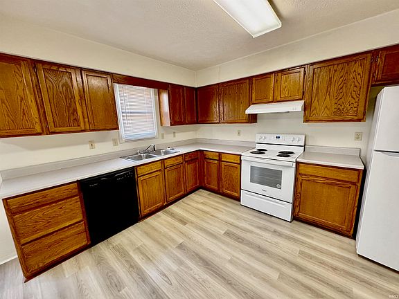 5th image of 414 W Northlane Dr