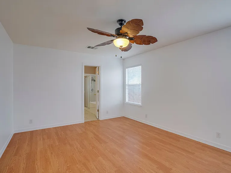 918 Estate Dr — Photo 10