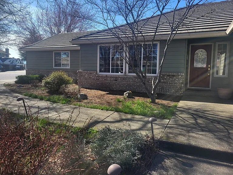 825 Amanda Way — Photo 1