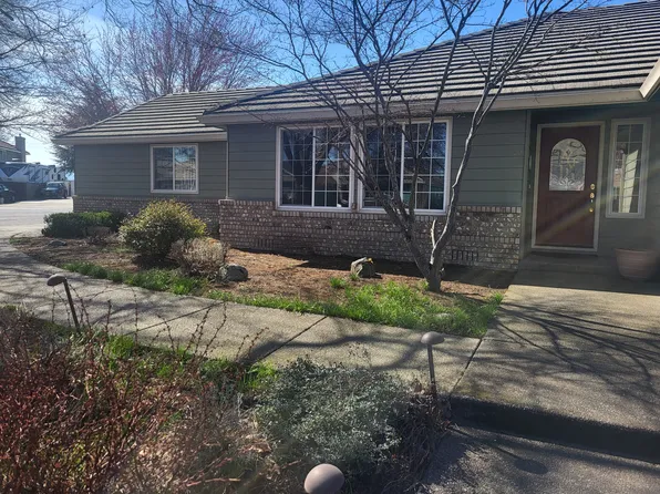 825 Amanda Way, Central Pt, OR 97502