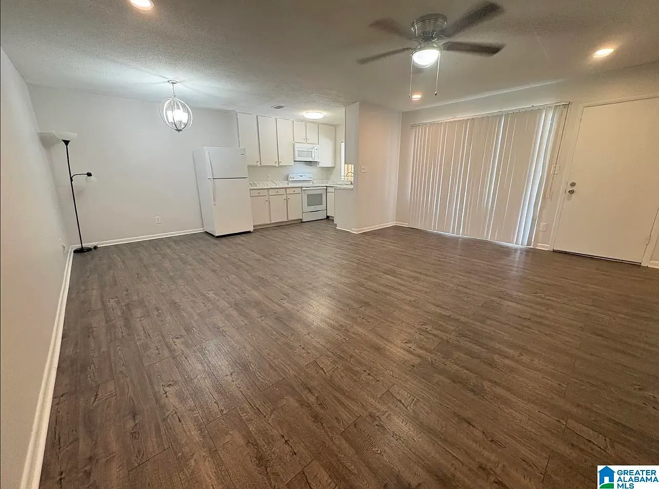 2 bed, 2.0 bath, 1174 sqft, $1,445 — Photo 4