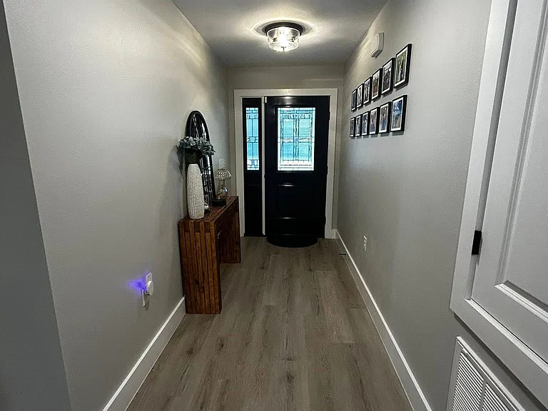 1403 Wilson Ave — Photo 3