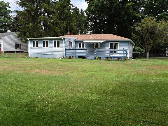 5th image of 136 Tharp St